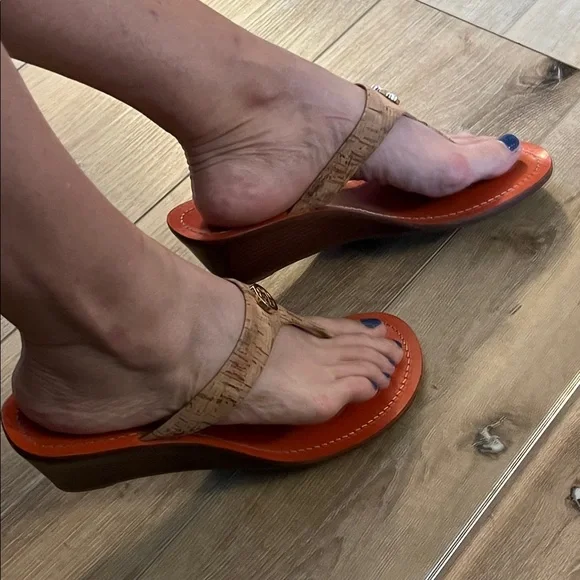 🛑 1 hour sale. Tory Burch, size 9.5, Cork & Gold Wedge Sandals, EUC - Picture 9 of 10